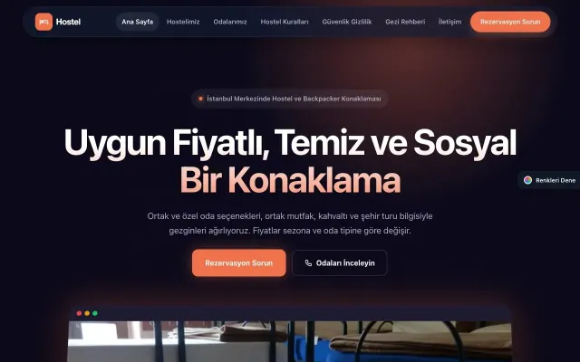 Hostel ve Backpacker için Koyu Modern Lacivert Turuncu – Hostel ve Backpacker Web Sitesi ana sayfa görünümü