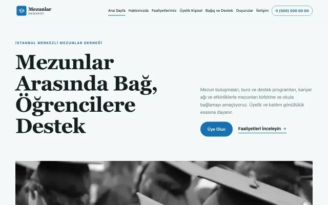 Mezunlar Derneği için Dergi Editoryal Petrol Mavi – Mezunlar Derneği Web Sitesi ana sayfa görünümü