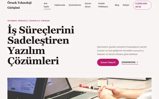 Teknoloji ve Girişim için Editoryal Bordo Pembe – Teknoloji ve Girişim Web Sitesi ana sayfa görünümü