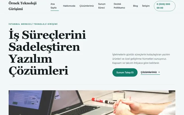 Teknoloji ve Girişim için Editoryal Mavi Turkuaz – Teknoloji ve Girişim Web Sitesi ana sayfa görünümü